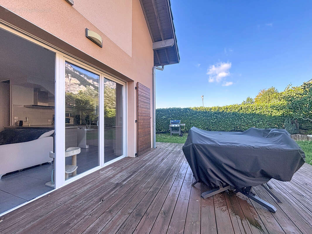 Appartement à DRUMETTAZ-CLARAFOND