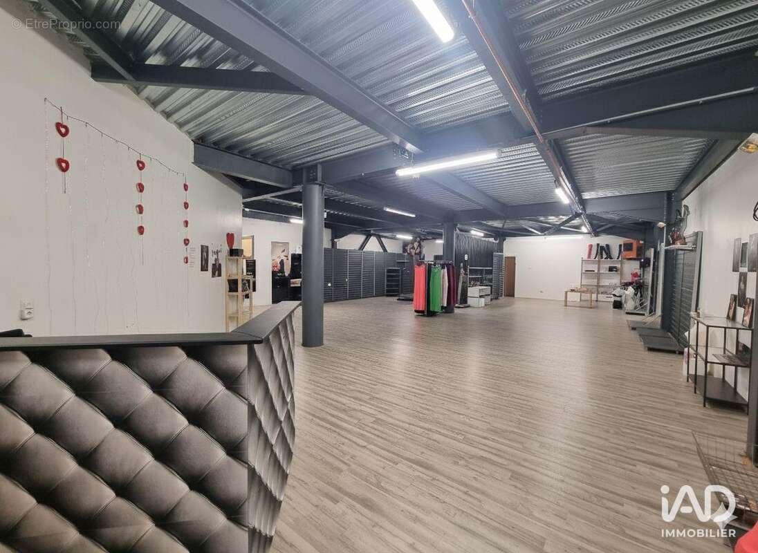 Photo 2 - Commerce à ECHIROLLES