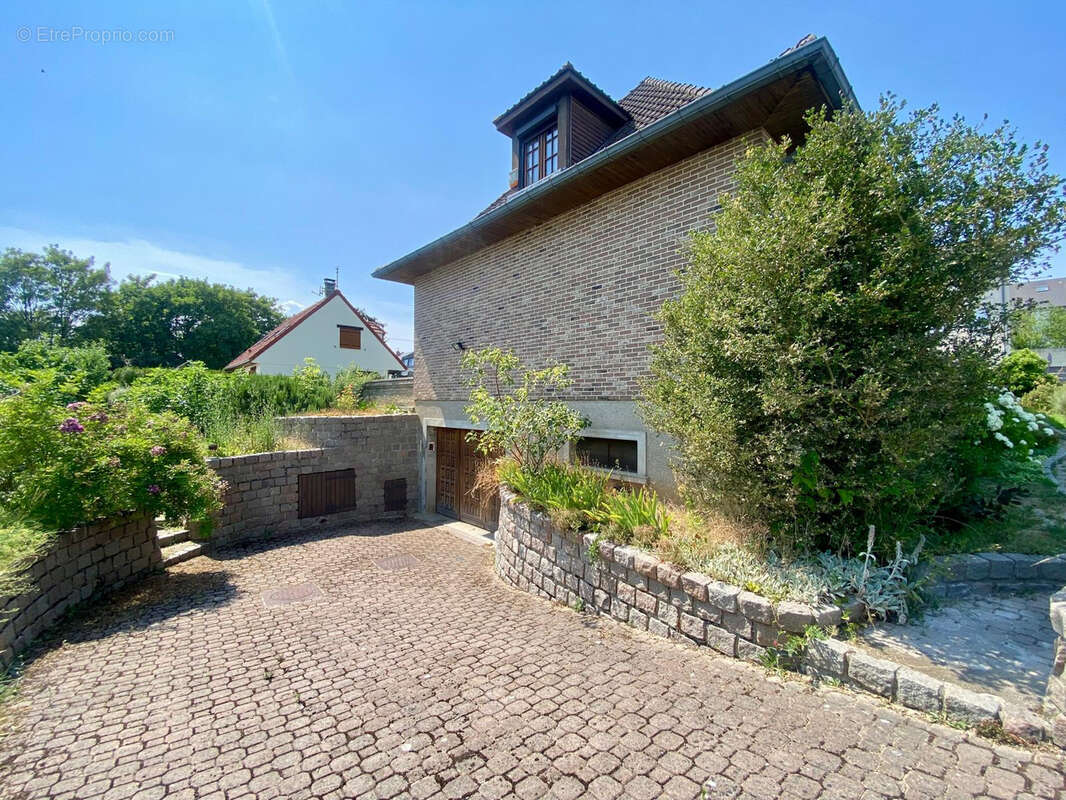 Maison à SAINT-QUENTIN