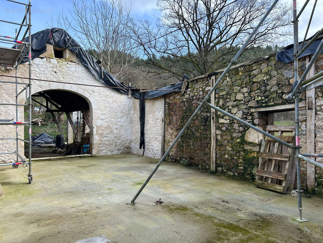 Maison à SALLES-COURBATIES