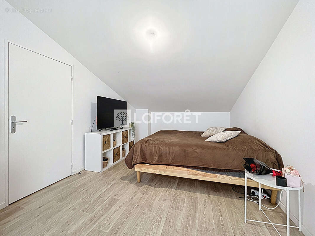 Maison à MOISSY-CRAMAYEL