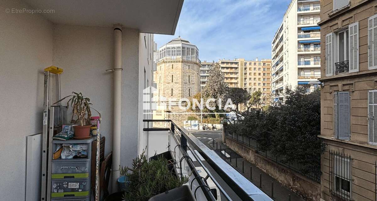 Appartement à MARSEILLE-4E