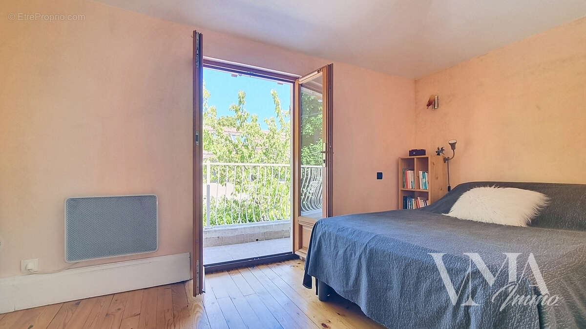 Écully   maison atypique dans un écrin de verdure - photo 10