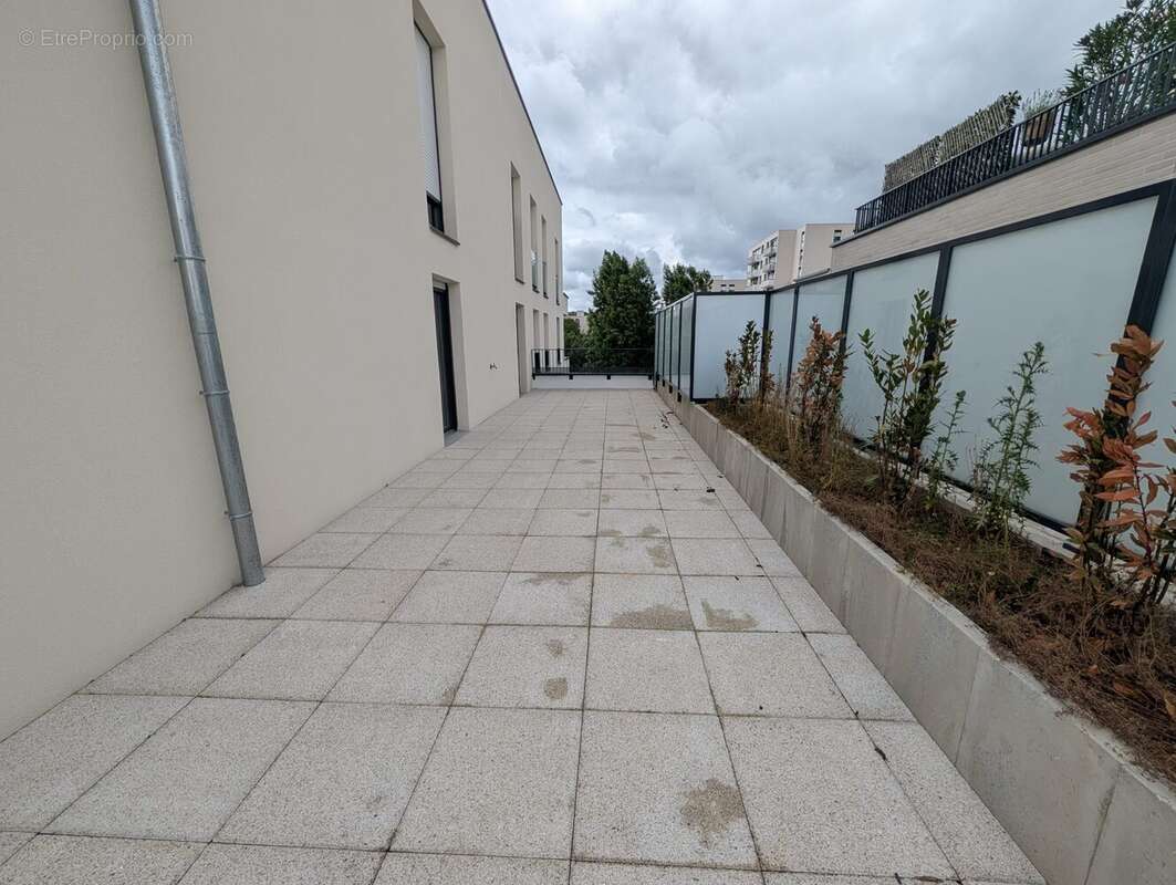 Appartement à LES CLAYES-SOUS-BOIS