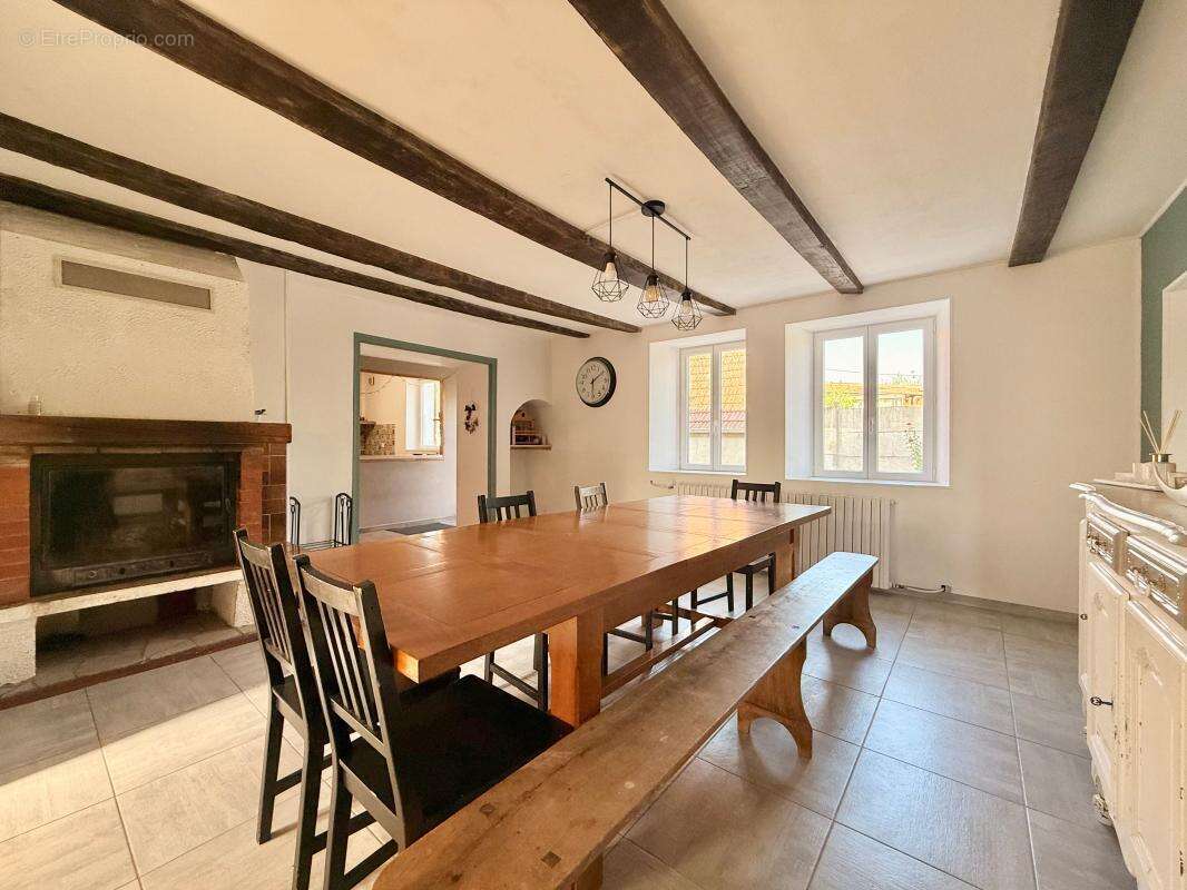 Aux portes d’Auxonne : Charme de l'ancien et beaux volumes. 6 chambres - 3 garages - photo 24