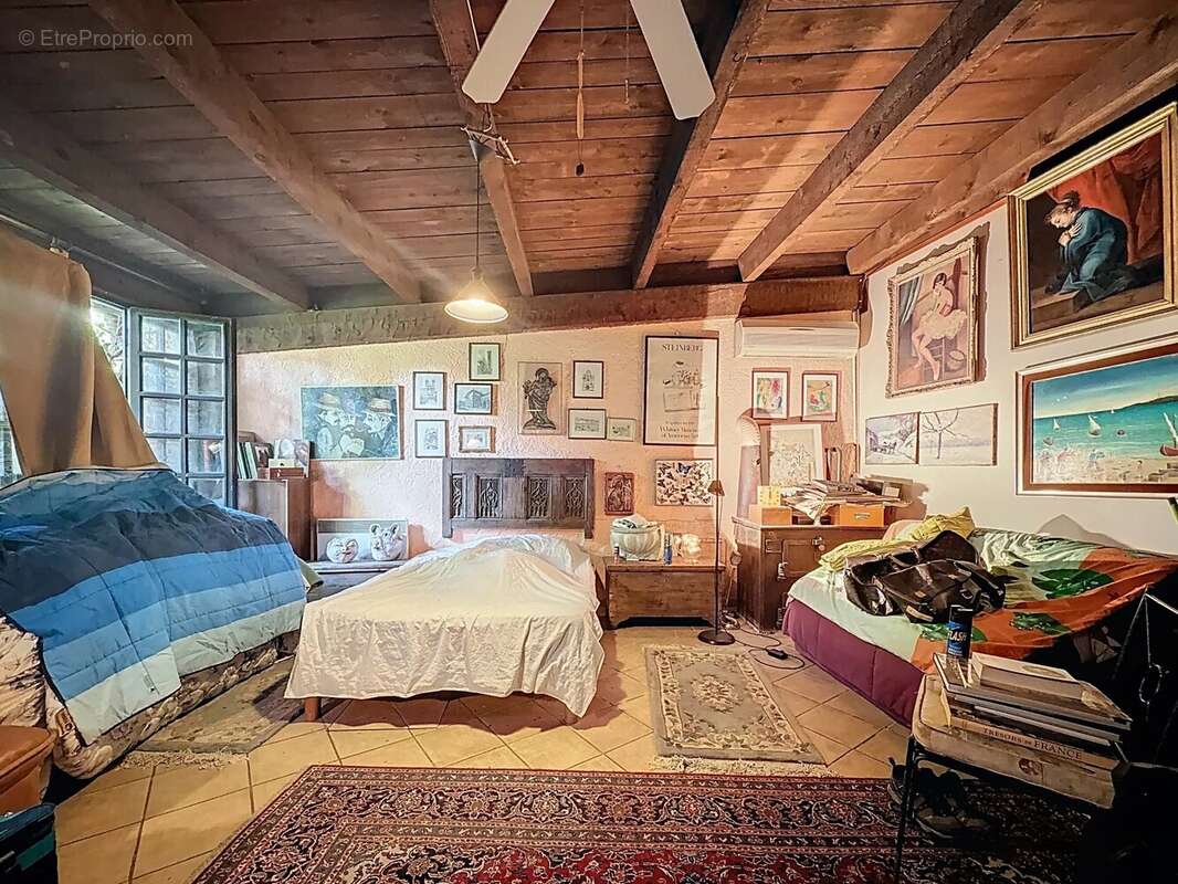 Appartement à SAINT-LAURENT-DU-VAR