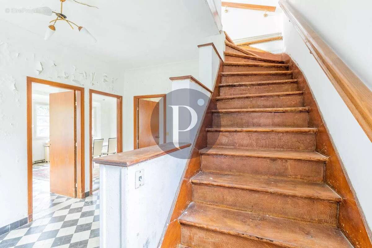 Maison à VERRIERES-LE-BUISSON