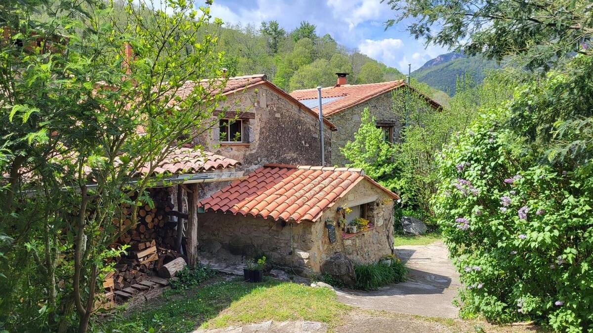Photo 1 - Maison à SAINT-LAURENT-DE-CERDANS
