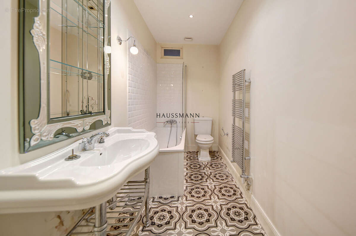 Appartement à NEUILLY-SUR-SEINE