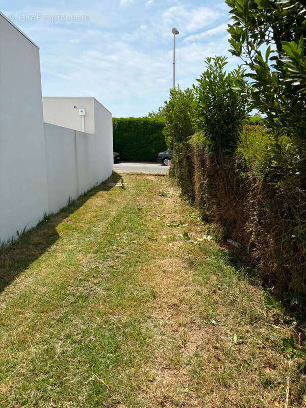 Terrain 714m² à sainte-soulle - photo 3