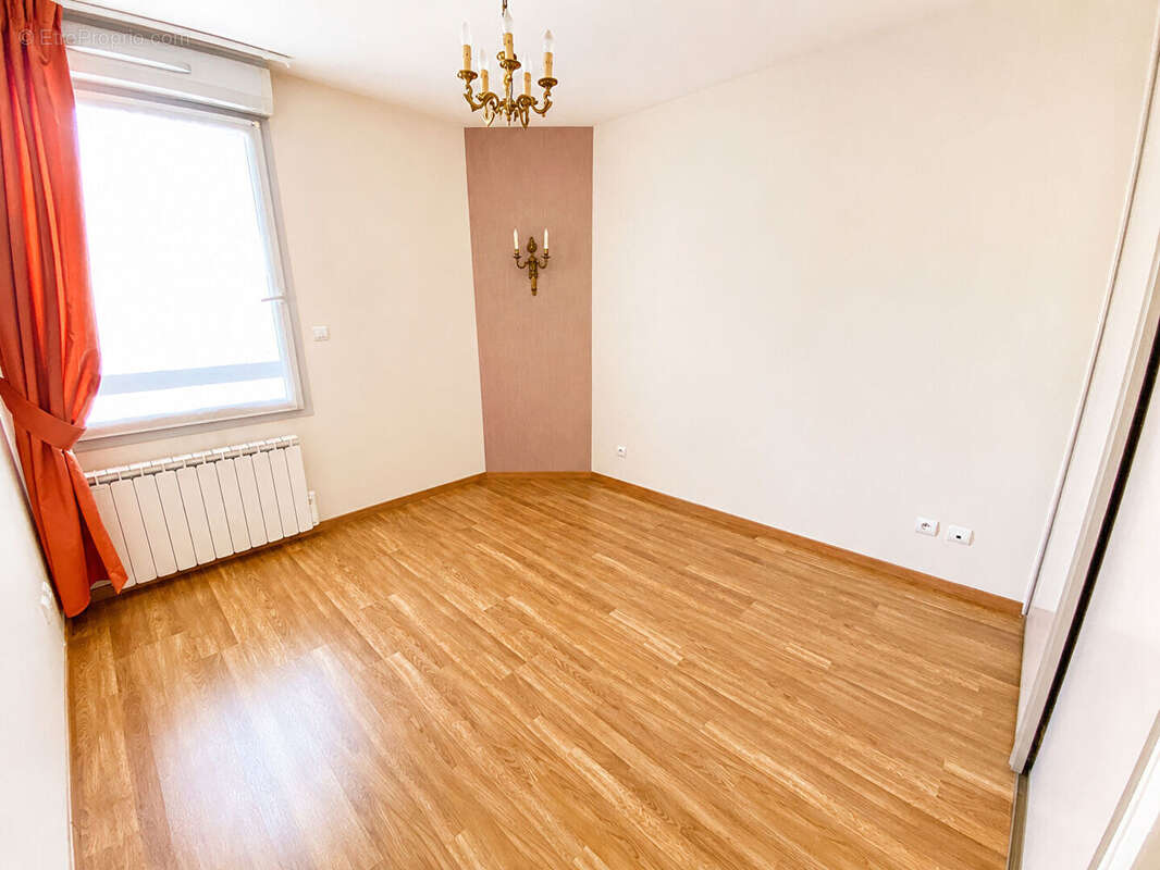 NOUVEAUTÉ - T4 avec balcon, ascenseur, stationnement et cave - photo 5