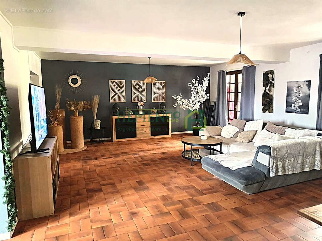 Maison à CHARRE