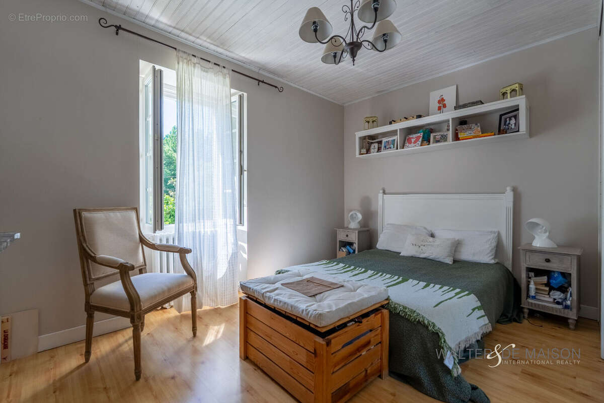 Maison à GENSAC-LA-PALLUE