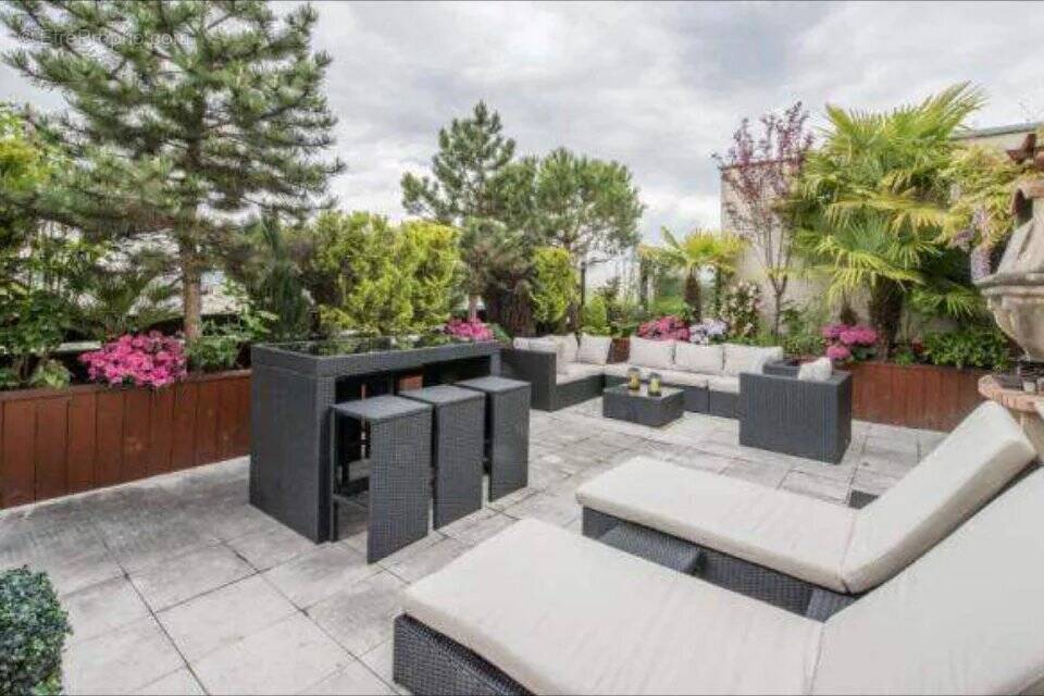 Appartement à NEUILLY-SUR-SEINE