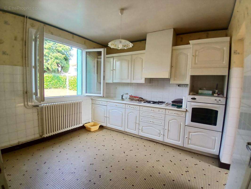 Maison lumineuse 4 chambres avec terrain clos et arboré - photo 4