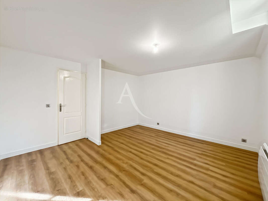 Maison à MOISSY-CRAMAYEL