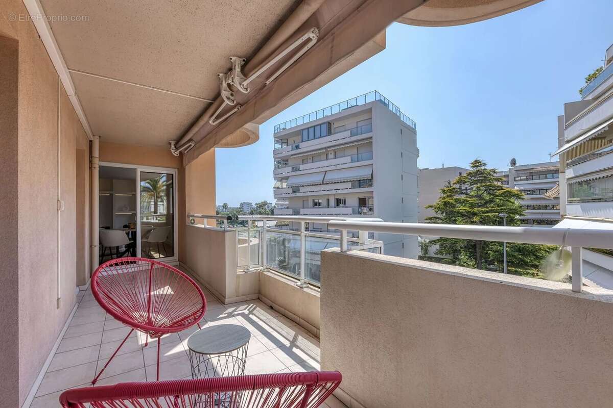 Cannes Palm Beach – 4 pièces entièrement rénové, terrasse et garage - photo 11