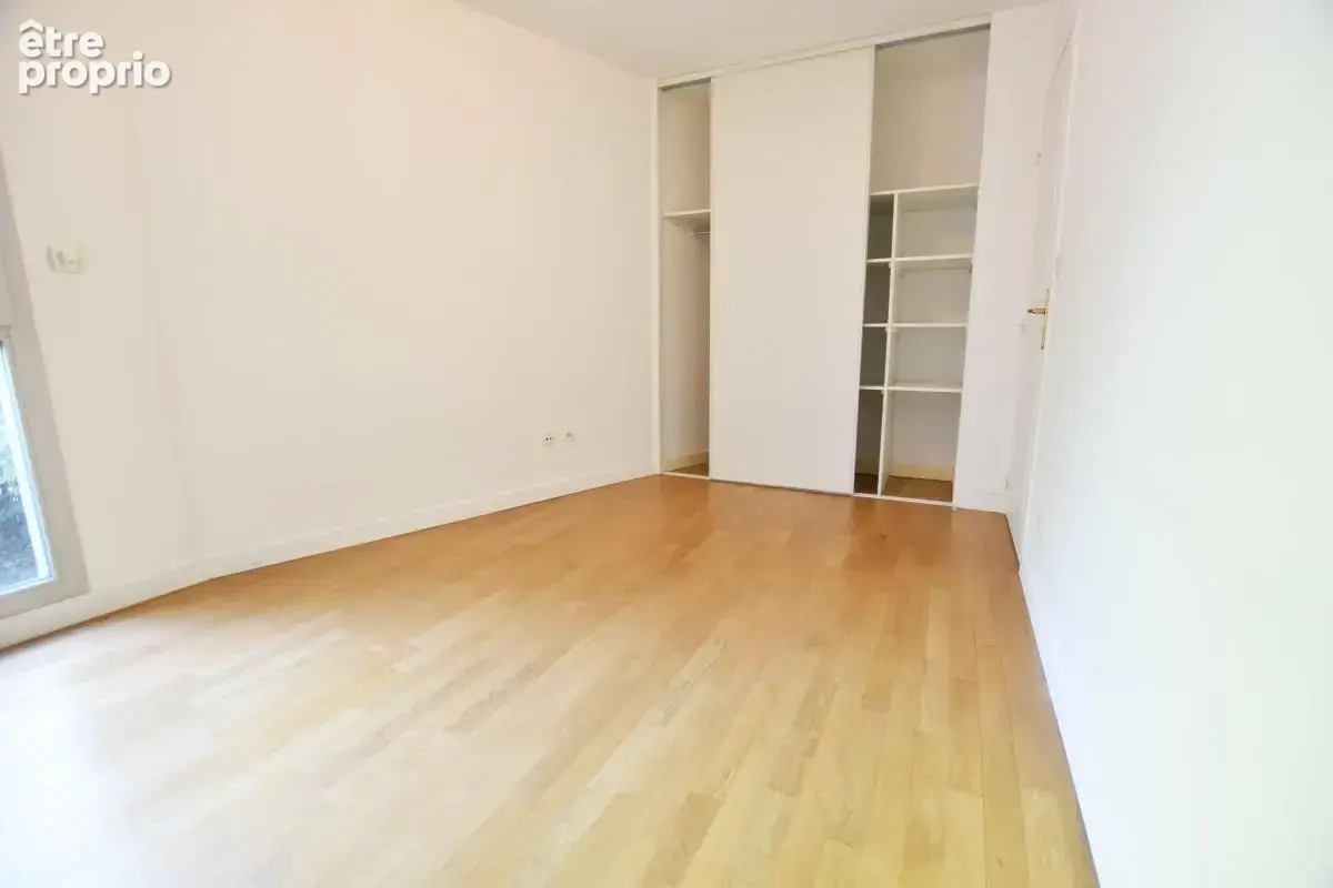 Appartement T2 À Vendre avec garage fermé / résidence sécurisée / parc arboré avec piscine - photo 12