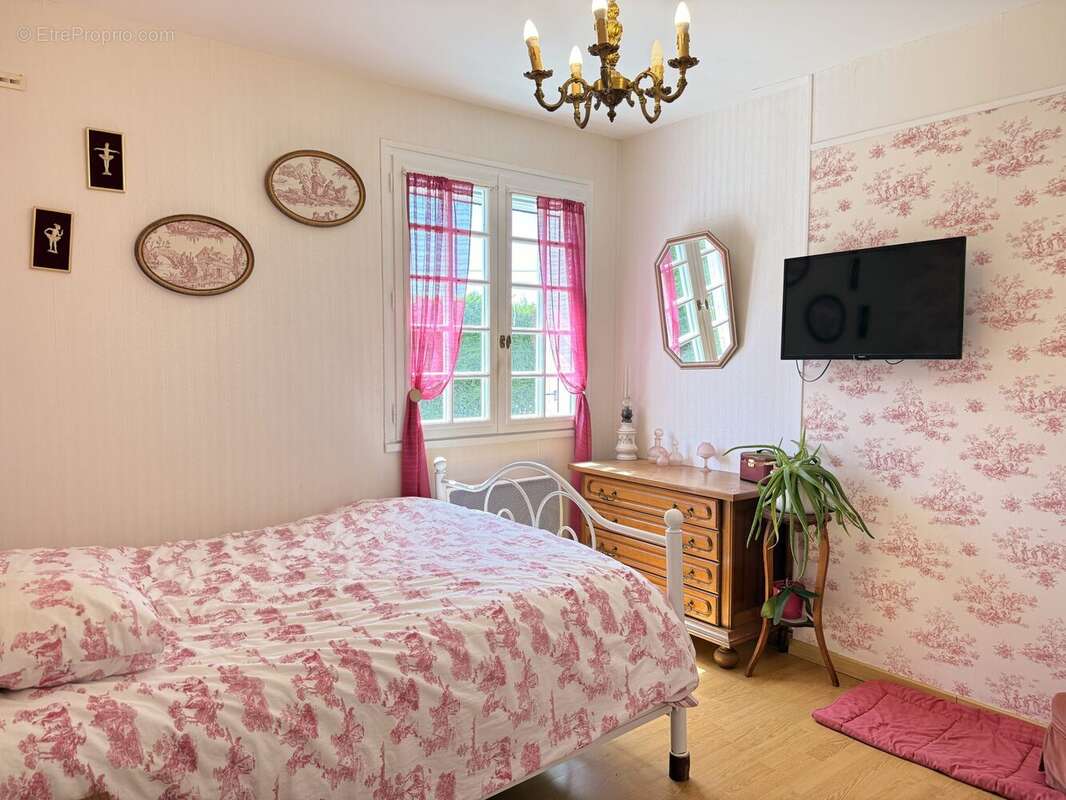 Maison 95 m² à Thaims  - photo 9