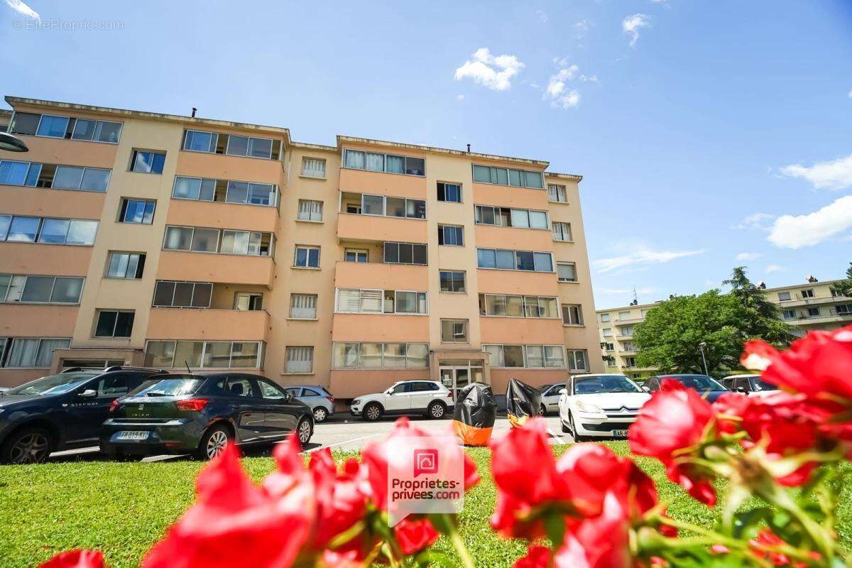 Appartement à SAINT-MARTIN-D'HERES