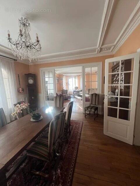 Appartement à COURBEVOIE