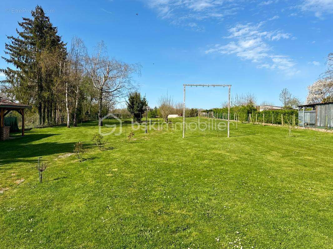 Maison à MONTACHER-VILLEGARDIN