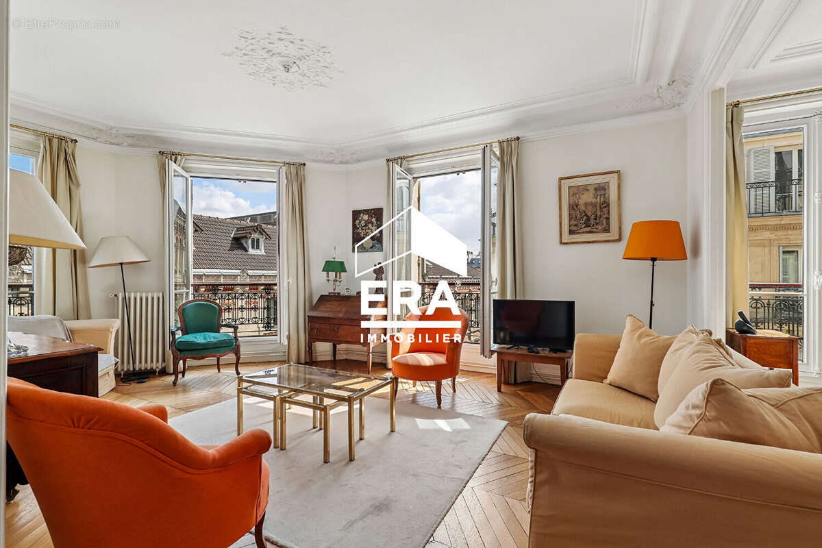 Appartement à PARIS-8E