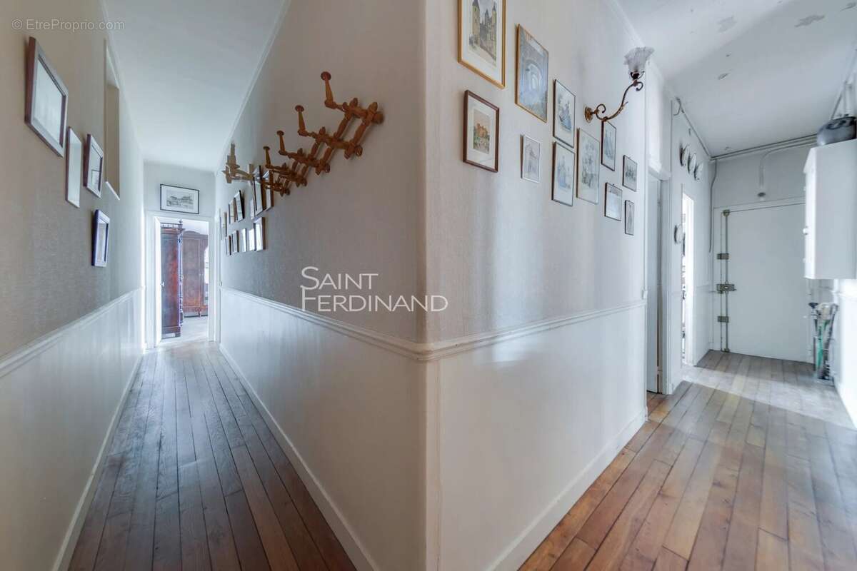 Appartement à NEUILLY-SUR-SEINE