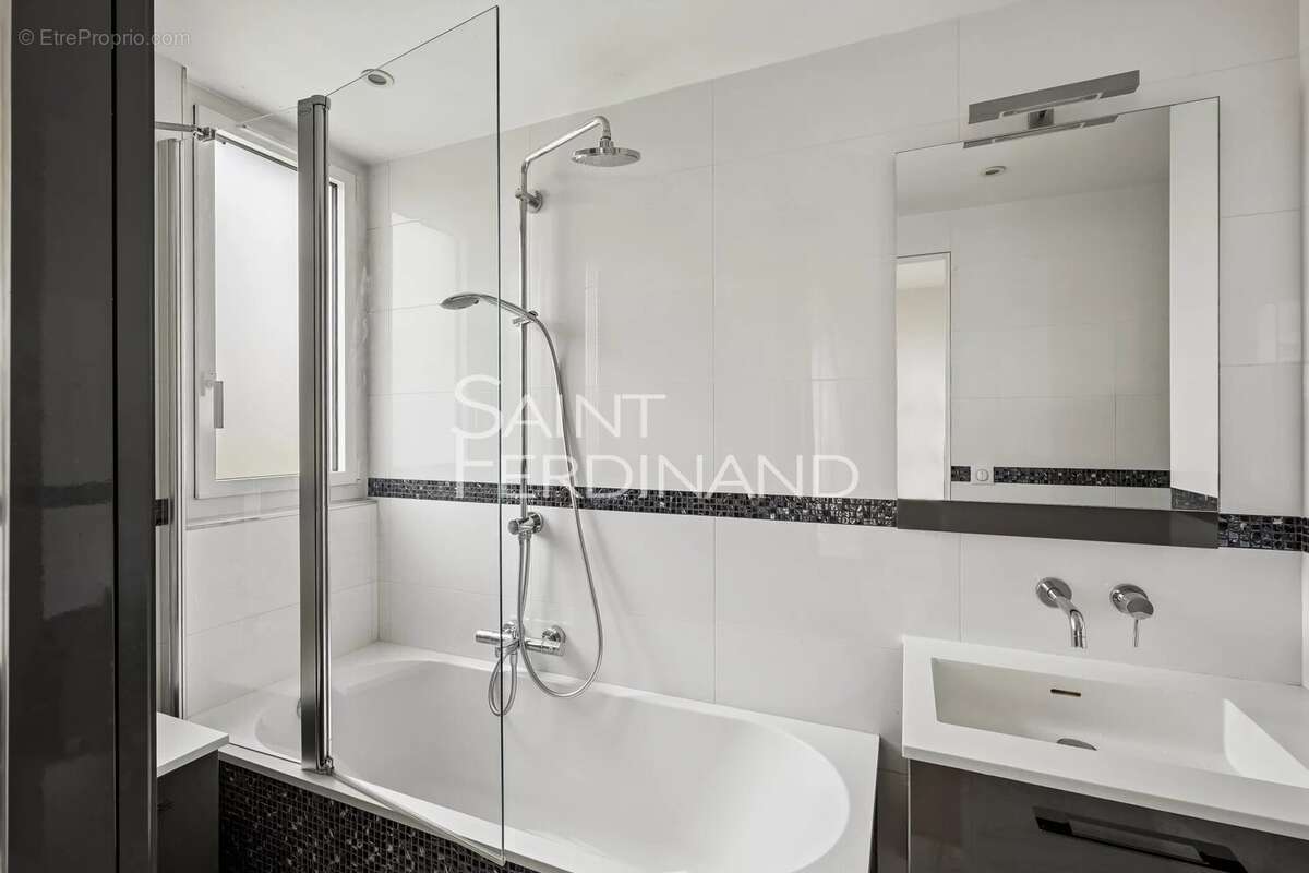 Appartement à NEUILLY-SUR-SEINE
