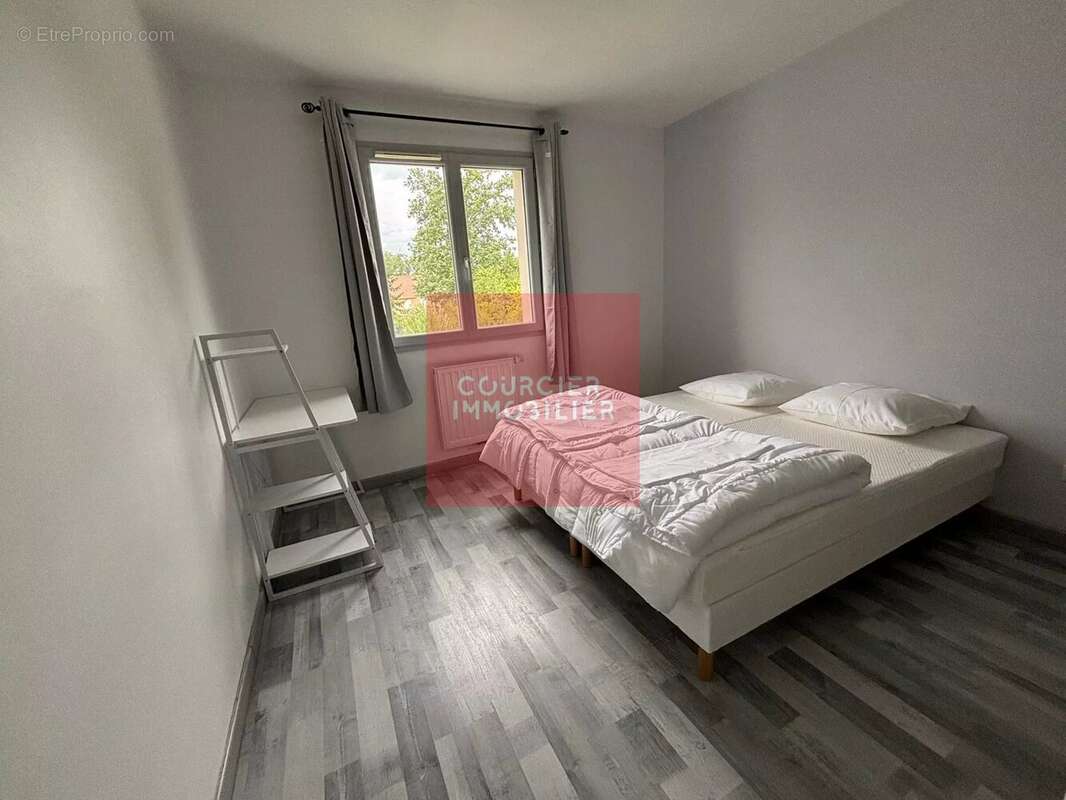 Maison à LE MESNIL-SAINT-DENIS