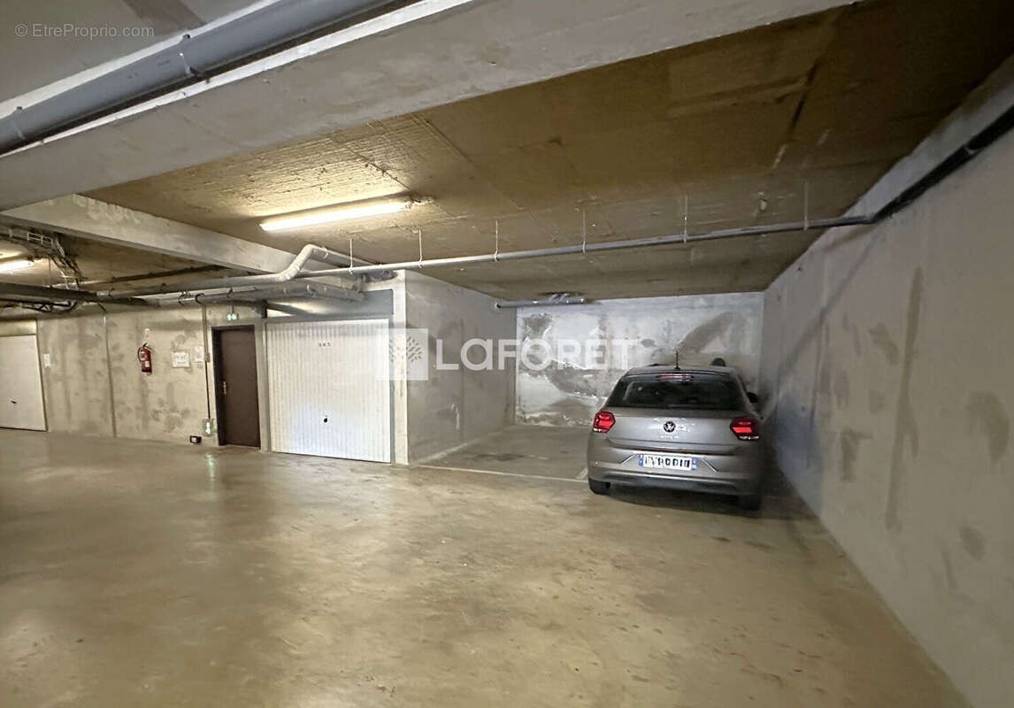 Appartement à SAINT-LAURENT-DU-VAR