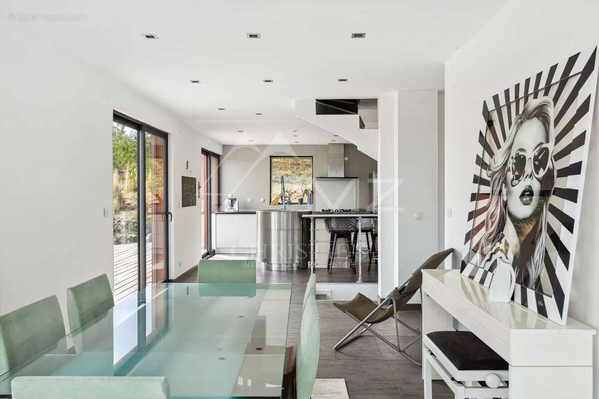 Maison à MANDELIEU-LA-NAPOULE