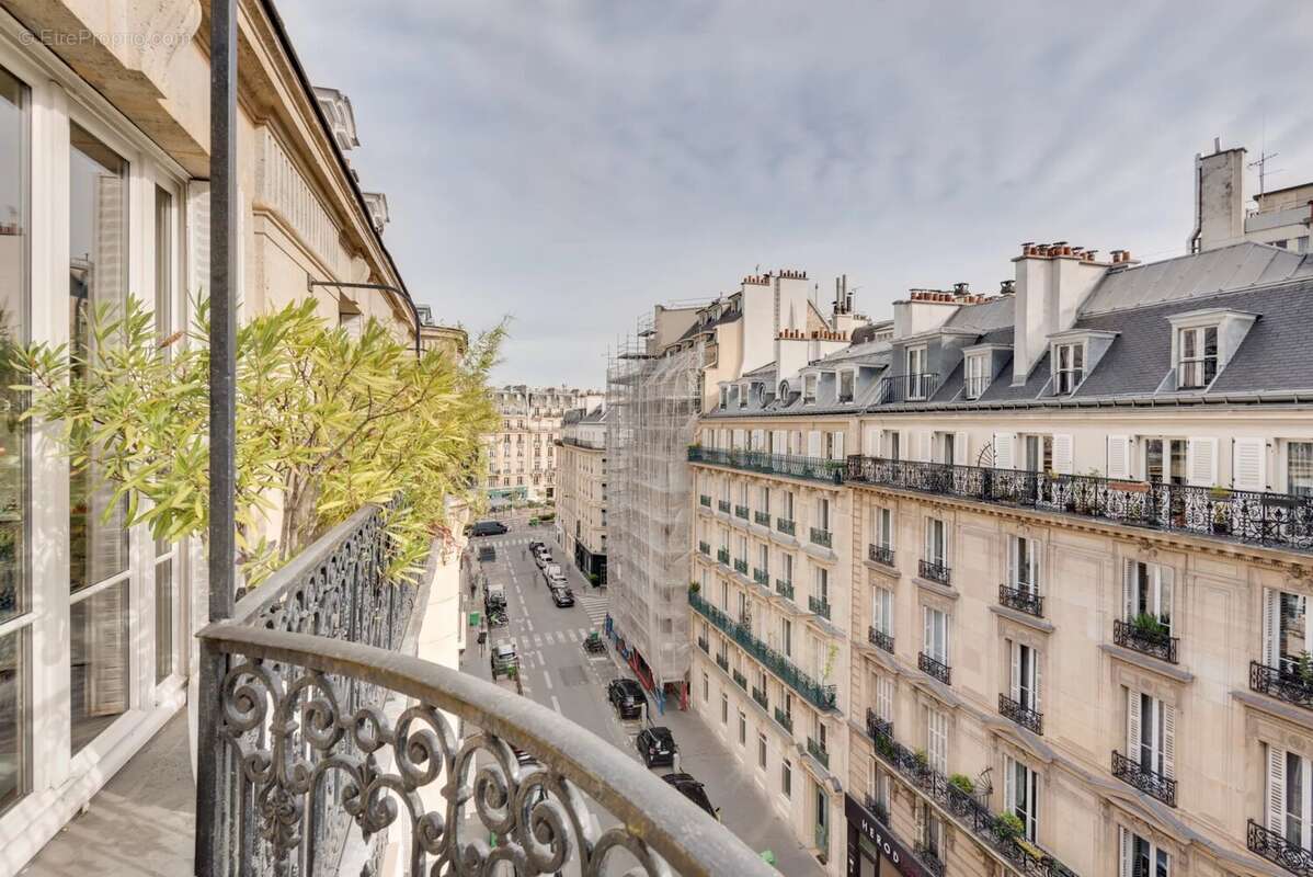 Appartement à PARIS-17E