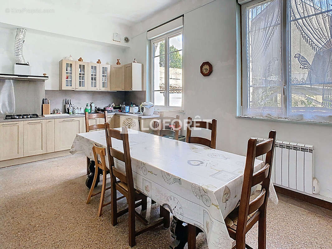 Maison à LES CHARMONTOIS