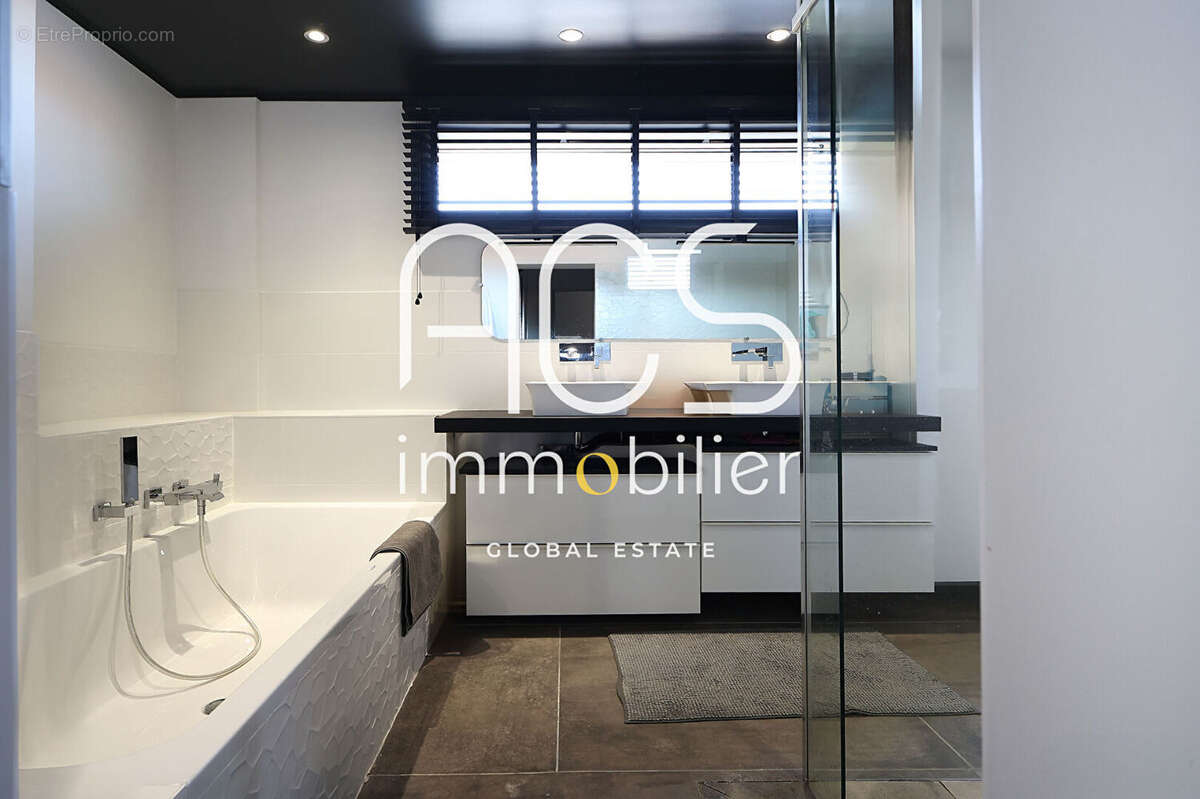 Maison à LA LONDE-LES-MAURES