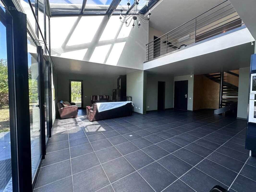 Maison 163 m² à Viriville  - photo 9