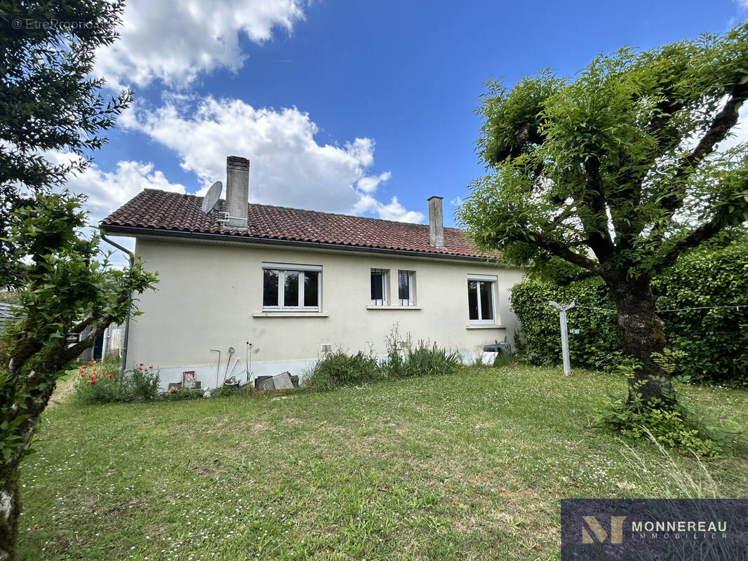 Maison à BAIGNES-SAINTE-RADEGONDE