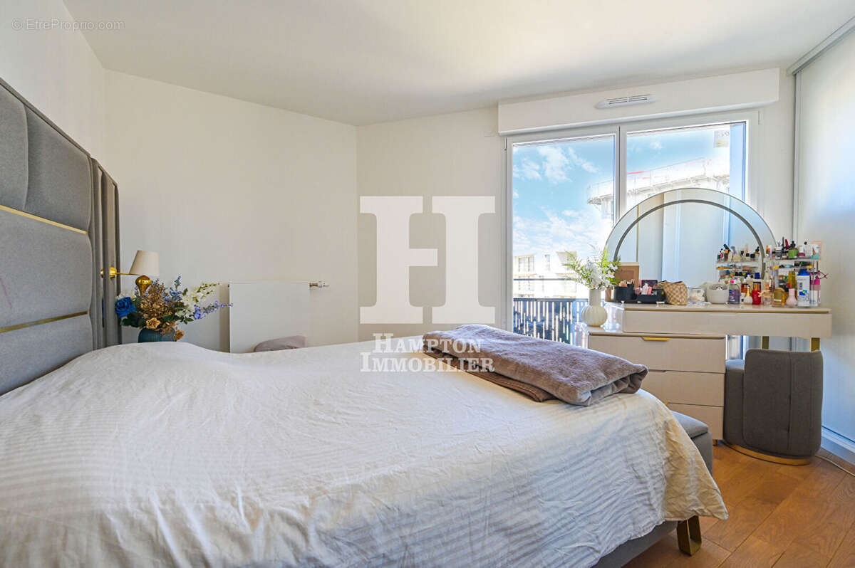 Appartement à COURBEVOIE