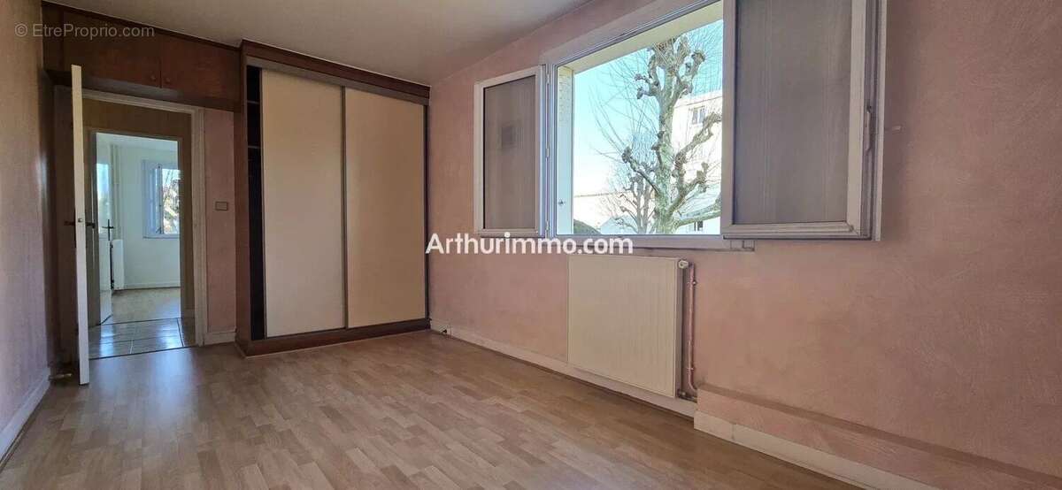 Appartement à SAINT-MAUR-DES-FOSSES