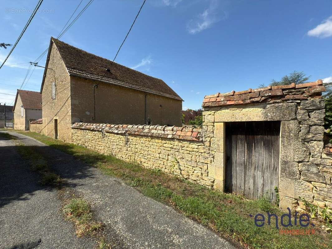Longere type f8 rehabilitee avec grange et jardin! - photo 19