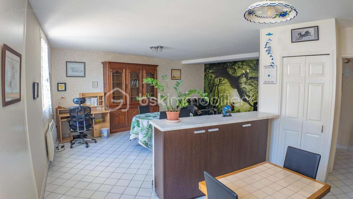 Magnifique appartement 3 pièces, spacieux (88 m²), entièrement rénové dans une résidence sécurisée (avec ascenseur, cour collect - photo 11