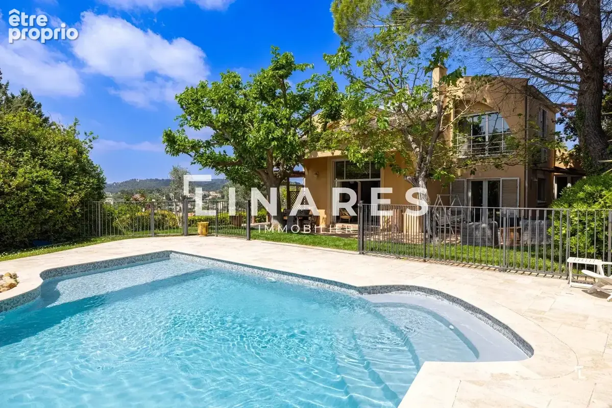 SIGNATURE - Villa 265m² (Sous-sol aménagé 62m²) - Piscine - Garage 44m²  - Parcelle de 1163m² - 13011 Les Camoins - photo 3