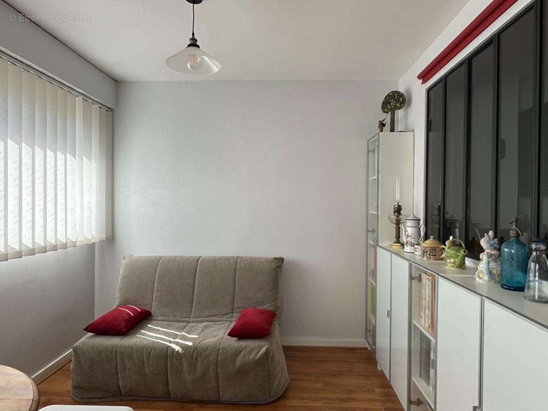 Appartement  de 111m², 3 chambres, balcon, 2 box et une cave - photo 6