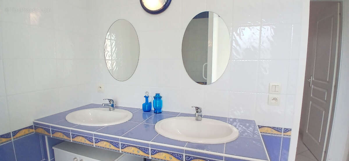 PLAIN PIED  122 m² et garage - Saint Sulpice De Royan 5 pièce(s) sur  679m² - photo 16