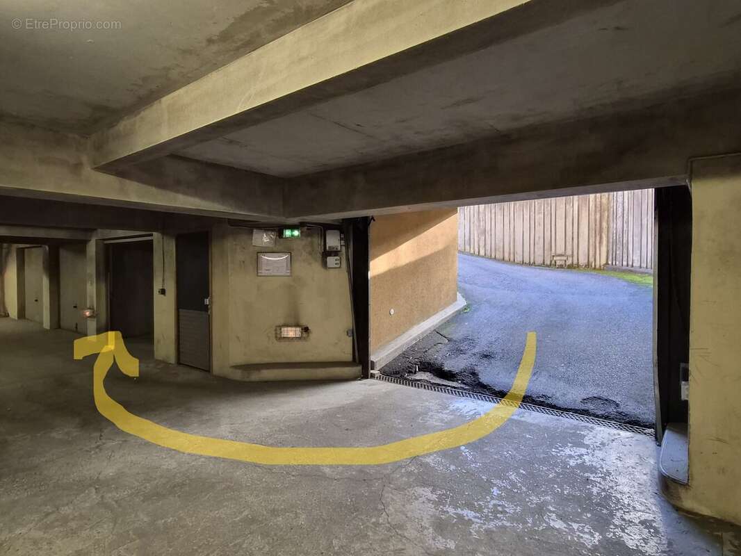 Parking 14 m² à Chambery  - photo 4