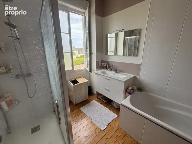 Maison familiale avec fort potentiel en plein cœur de Seiches-sur-le-Loir - photo 3