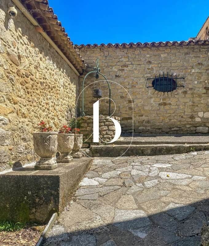 Maison à BARJAC