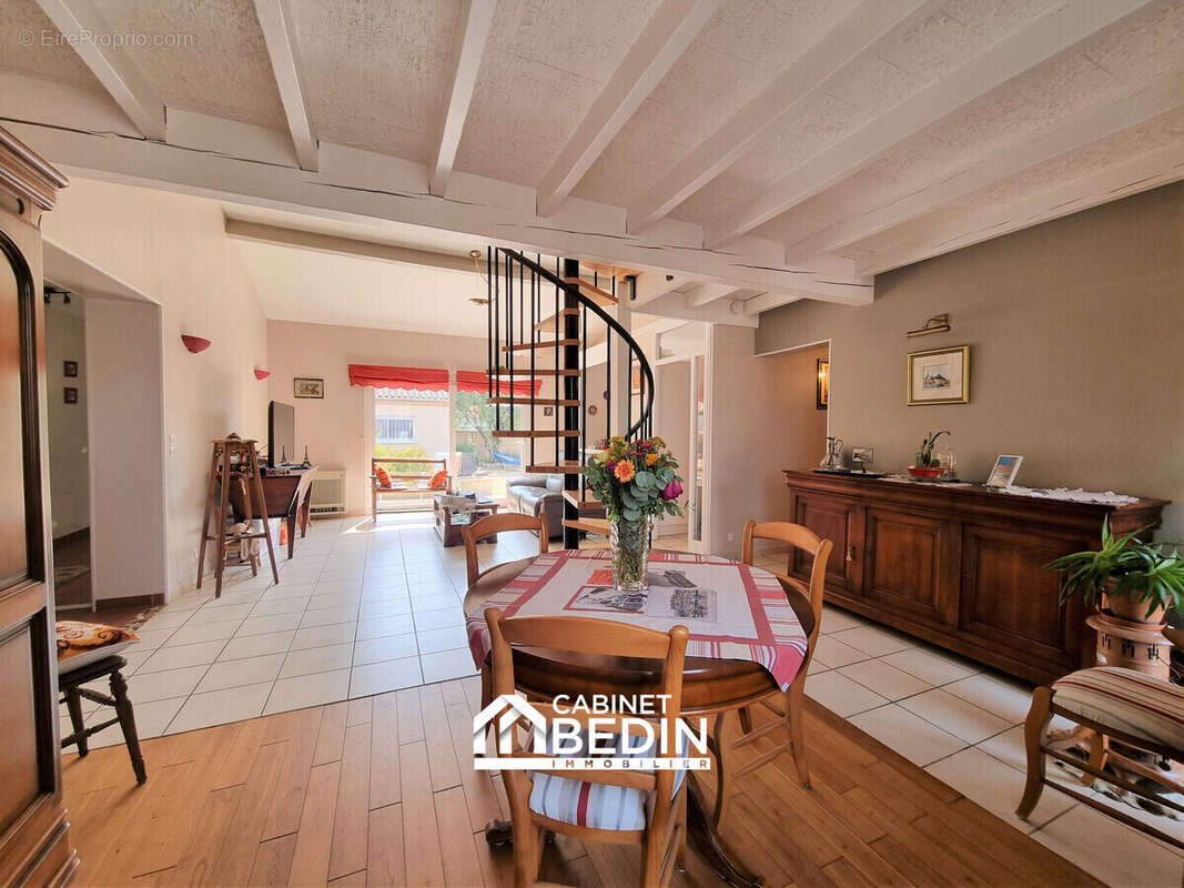 Maison 130 m² à Camblanes-Et-Meynac  - photo 2