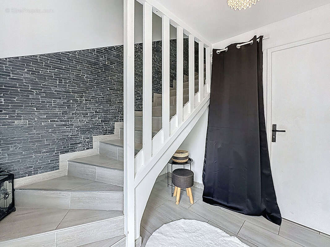 Maison à SAVIGNY-LE-TEMPLE