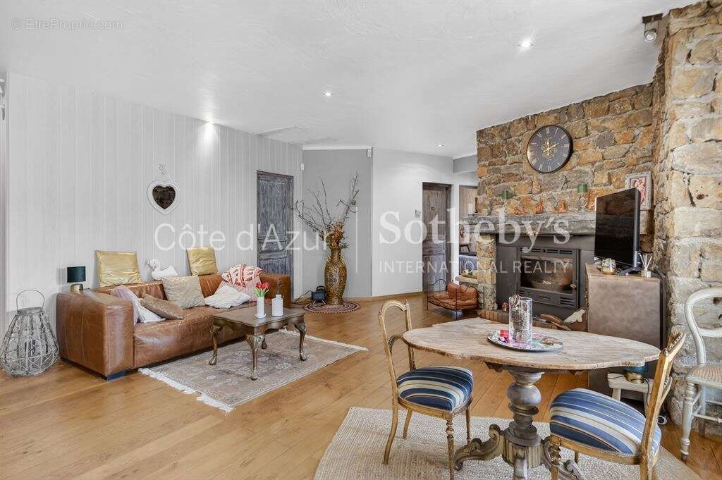 Maison à TOURRETTES